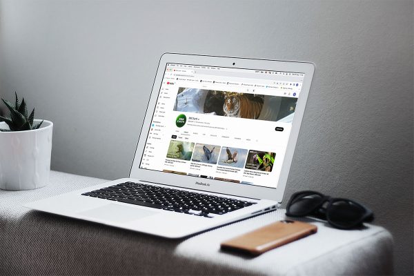 Earth_YouTube_Laptop